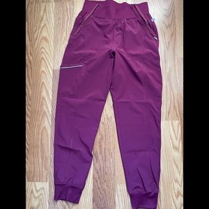 Cherokee infinity jogger style scrubs size Small color Wine